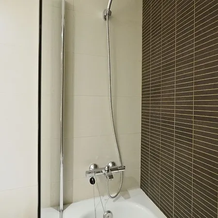 Vacasa - Exclusive Les Corts Apartment *